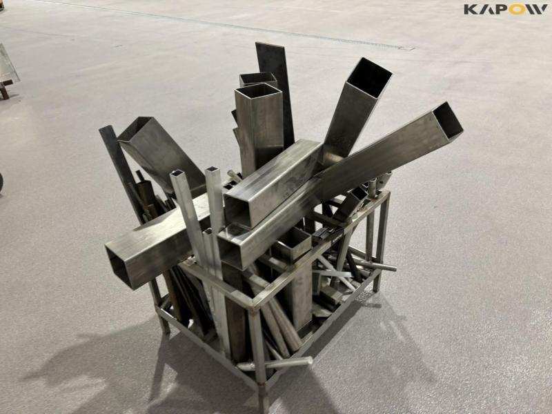 Iron holder with contents 4