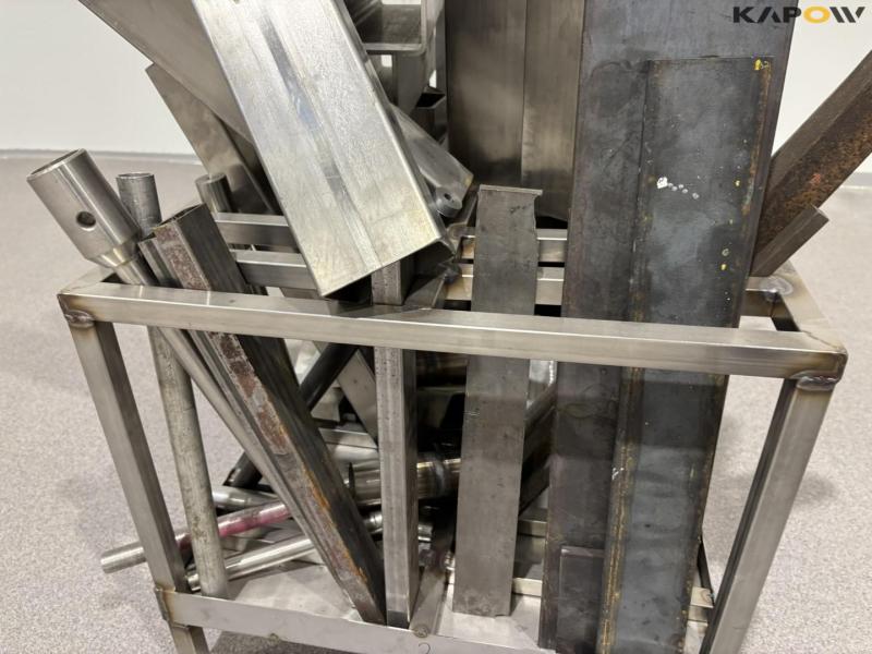 Iron holder with contents 7