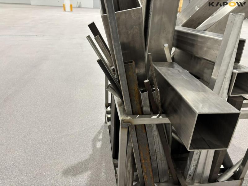 Iron holder with contents 19