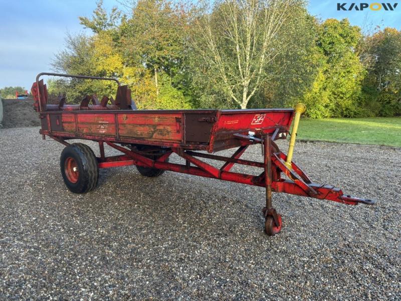 JF dump trailer with manure spreader 3