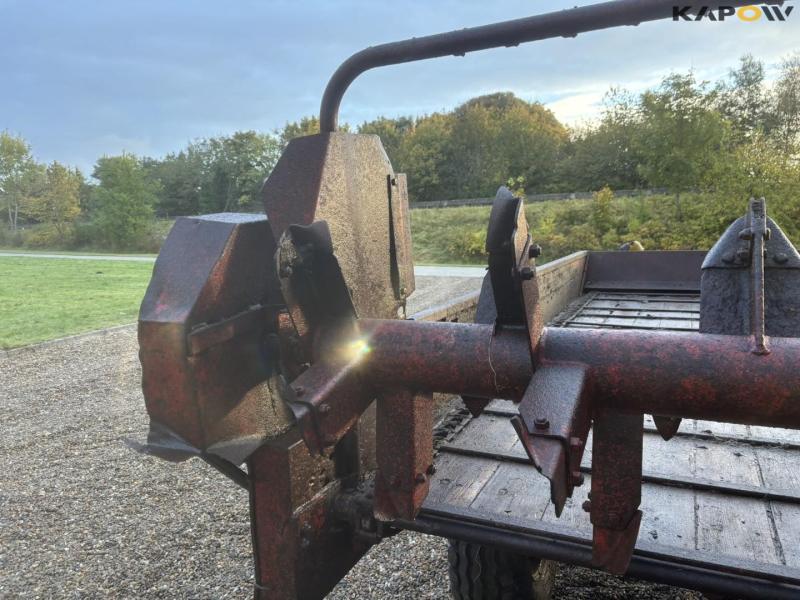 JF dump trailer with manure spreader 30