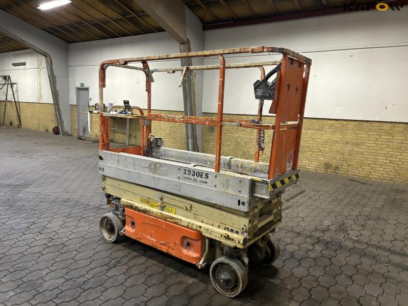 JLG 1930ES scissor lift 7