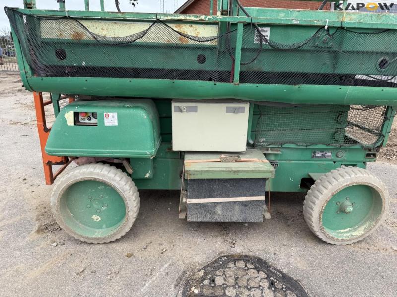 JLG 3369F scissor lift 9