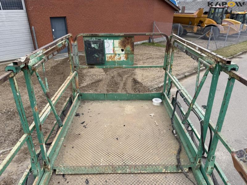 JLG 3369F scissor lift 30