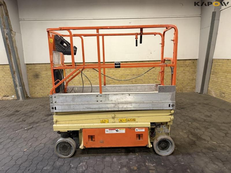 JLG scissor lift 8