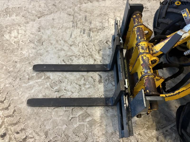 Job-Mann 200-35 skid steer loader 14