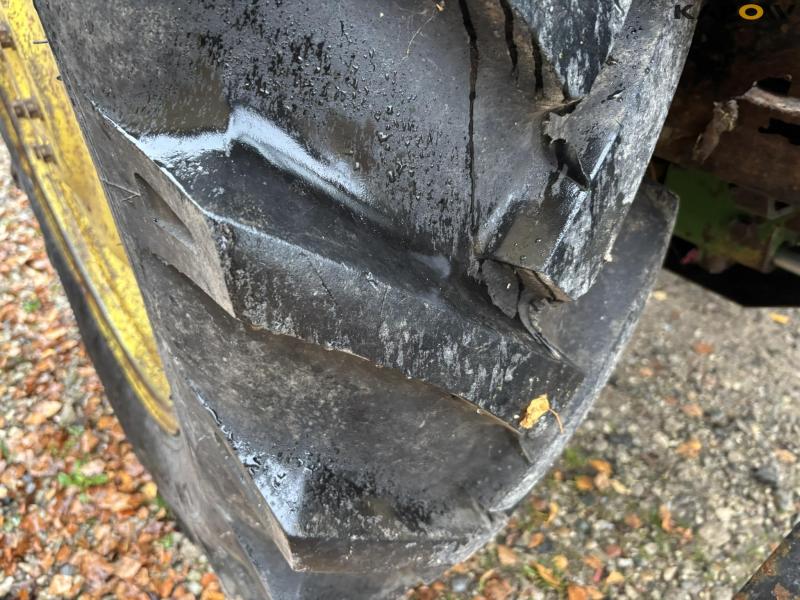 John Deere 1130 2WD tractor 24