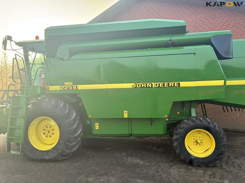 John Deere 2254 combine harvester 12