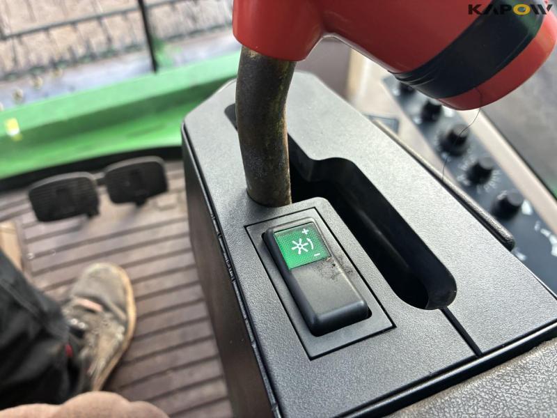 John Deere 2254 combine harvester 123