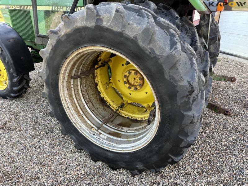 John Deere 3040 tractor 54