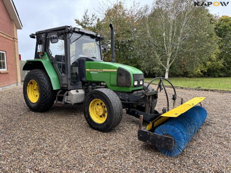 John Deere 3200 tractor with broom 3