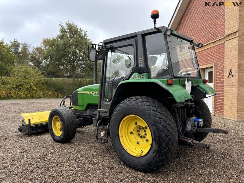 John Deere 3200 tractor with broom 7