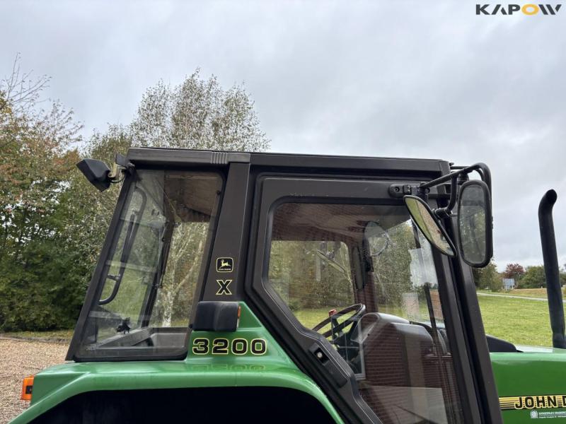 John Deere 3200 tractor with broom 21