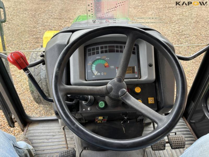 John Deere 3200 tractor with broom 44