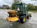 John Deere 4100 tractor with winter equipment 5