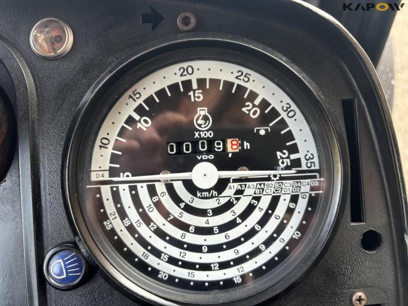 John Deere 4240S tractor 51