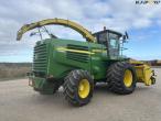 John Deere 7700 forage harvester with corn header and pickup 5