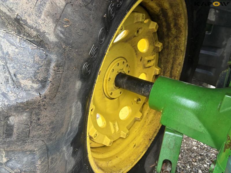 John Deere 7720 tractor 26