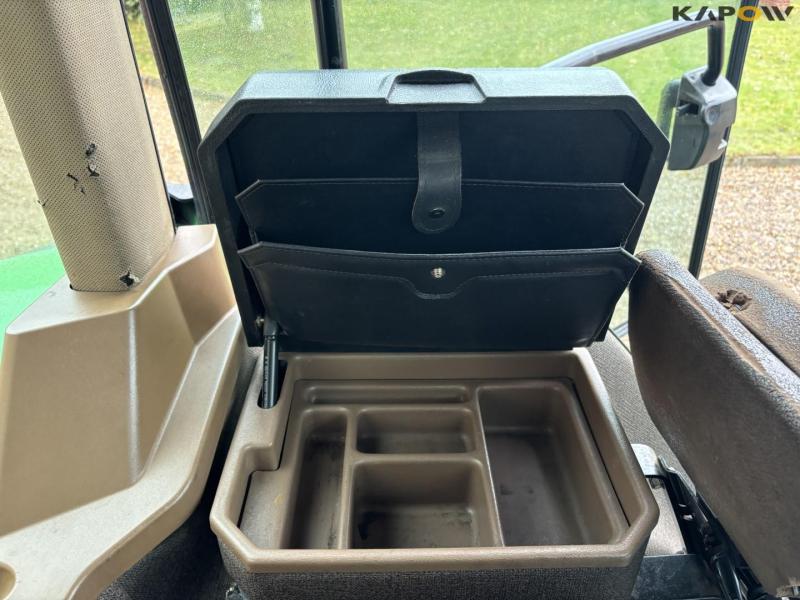 John Deere 7920 tractor 69