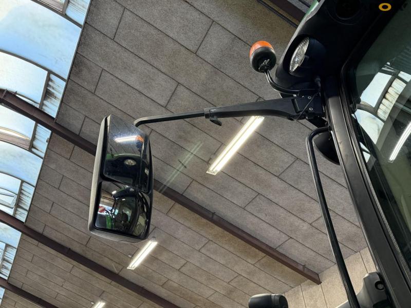 John Deere 8295R tractor 33