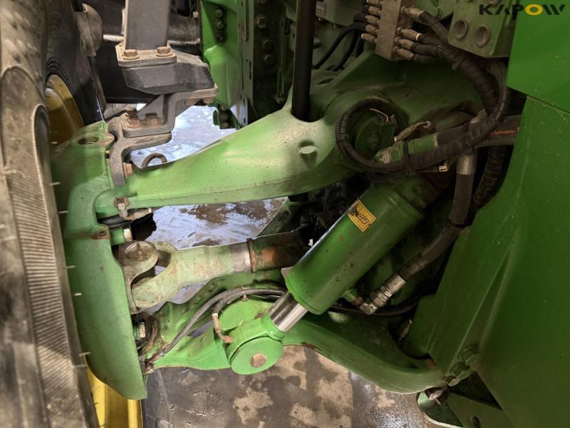 John Deere 8335R tractor 18