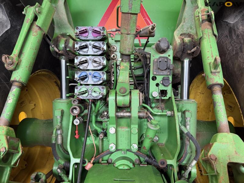 John Deere 8335R tractor 36