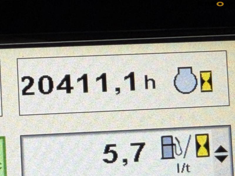 John Deere 8335R tractor 55