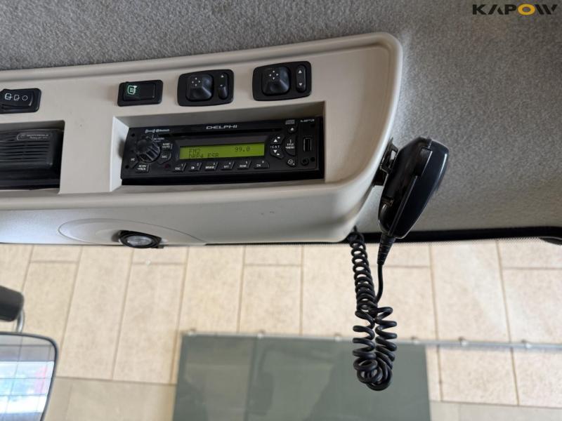 John Deere 8335R tractor 64