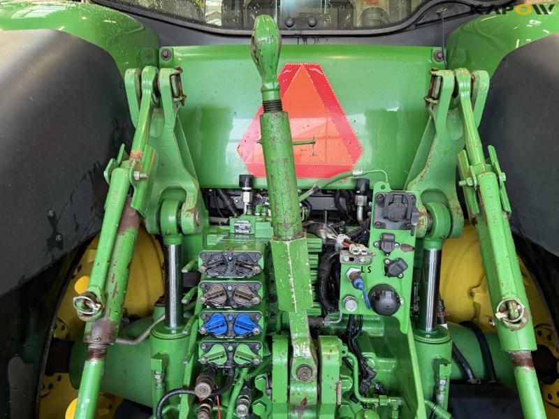 John Deere 8345R tractor 30