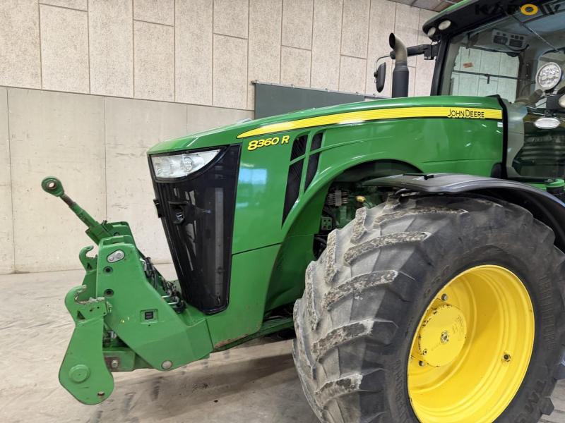 John Deere 8360R tractor 9