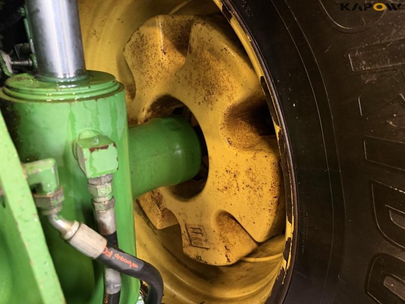 John Deere 8360R tractor 38