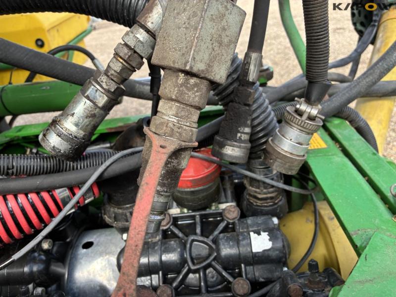 John Deere 840I sprayer 13