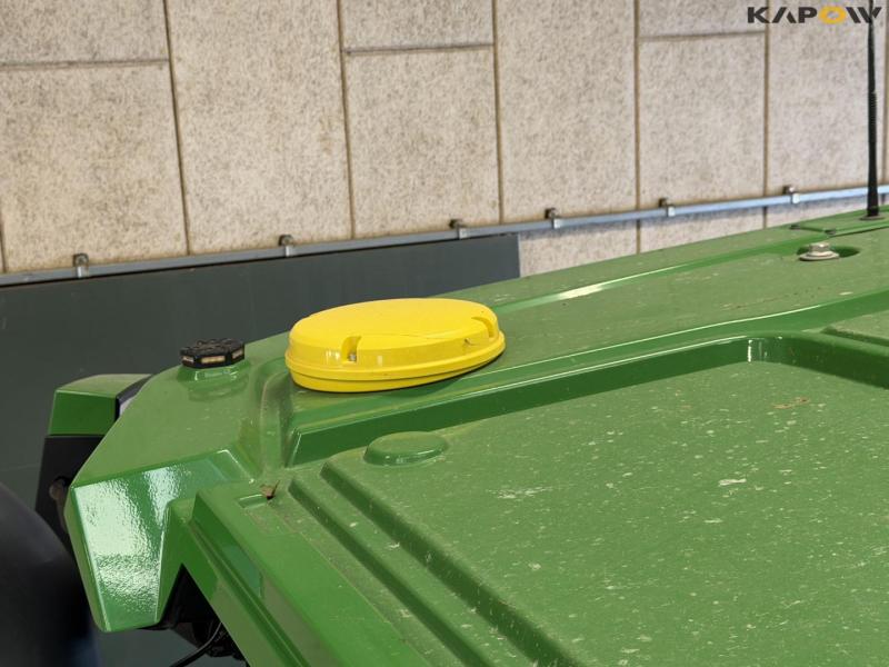 John Deere 8R 340 Signature Edition tractor 97