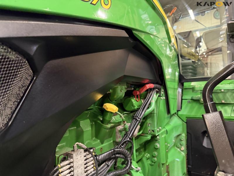 John Deere 8R 370 tractor 13