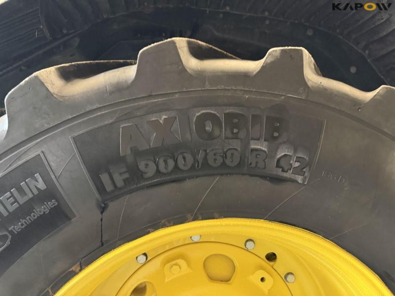 John Deere 8R 370 tractor 88