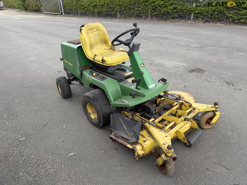 John Deere F725 lawn mower 3