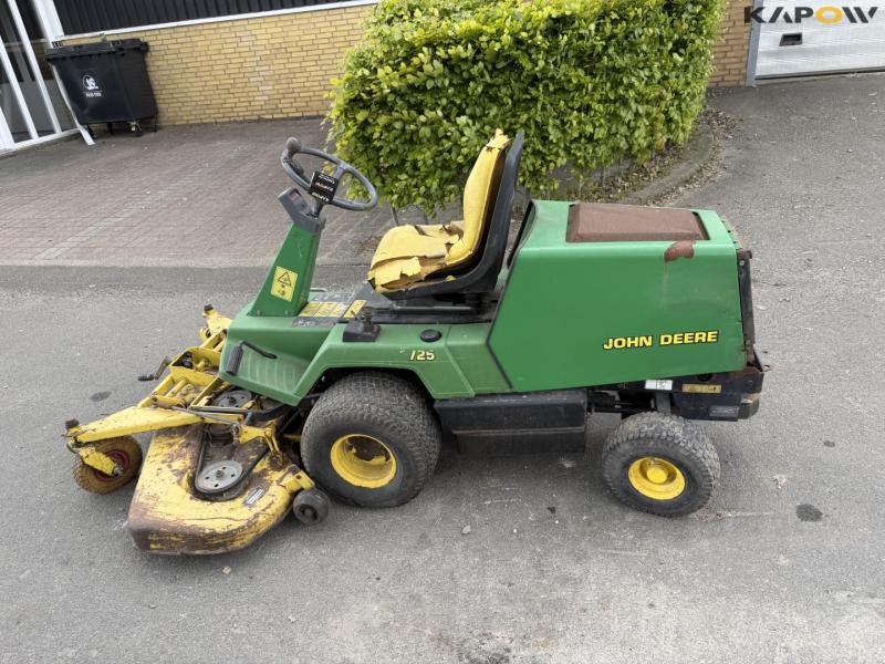 John Deere F725 lawn mower 8