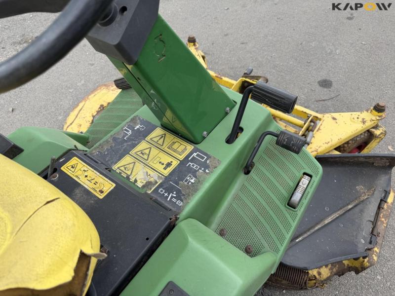 John Deere F725 lawn mower 26
