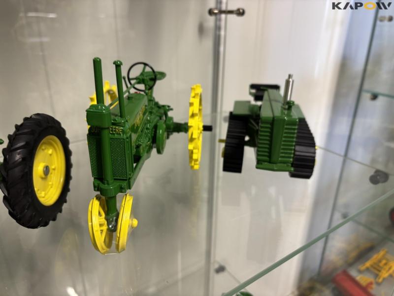 John Deere model tractors 21