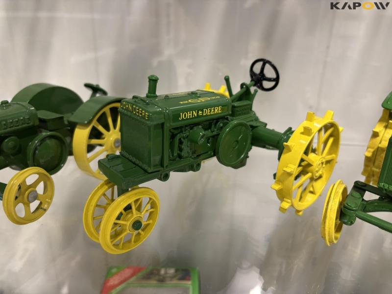John Deere model tractors 32