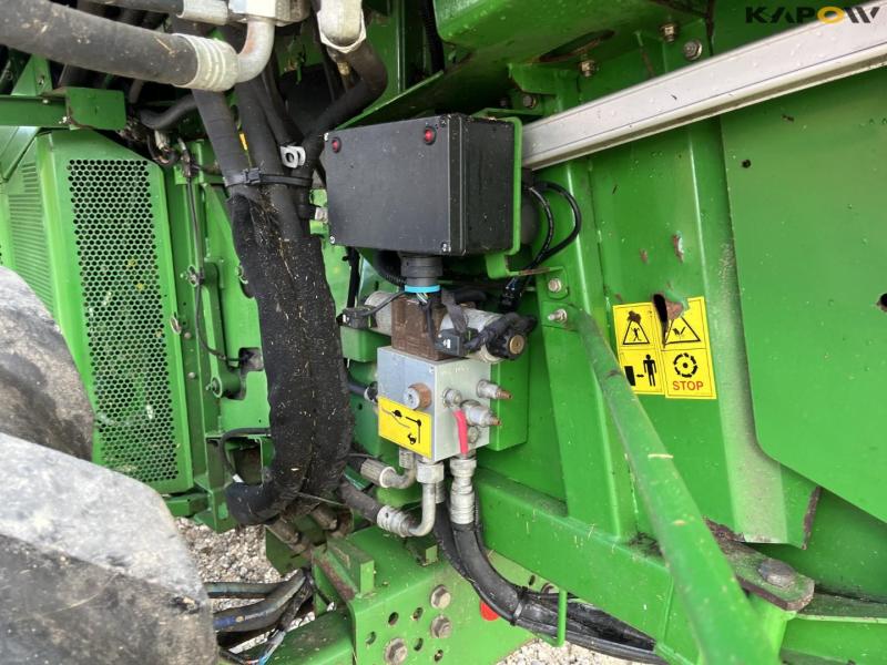 John Deere S690i combine with 630R 30-foot header 10