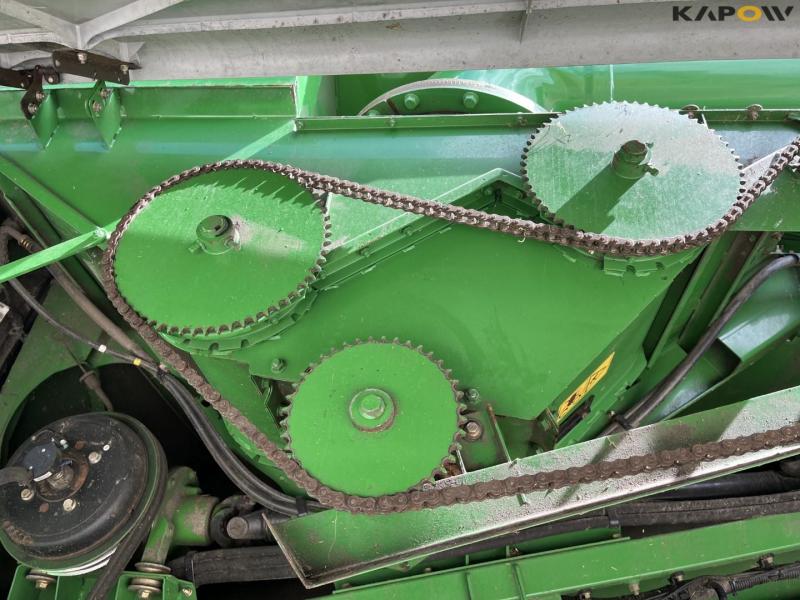 John Deere S690i combine with 630R 30-foot header 19
