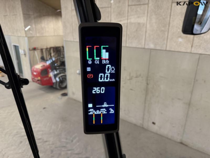 John Deere T660i combine with 30ft draper header 19