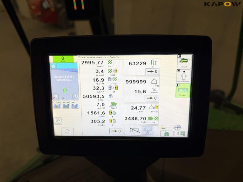 John Deere T660i combine with 30ft draper header 20