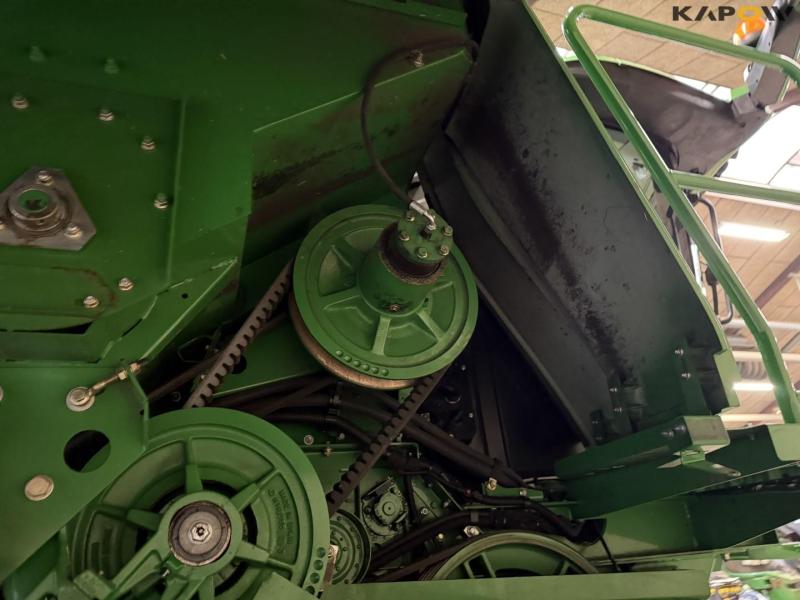 John Deere T660i combine with 30ft draper header 57
