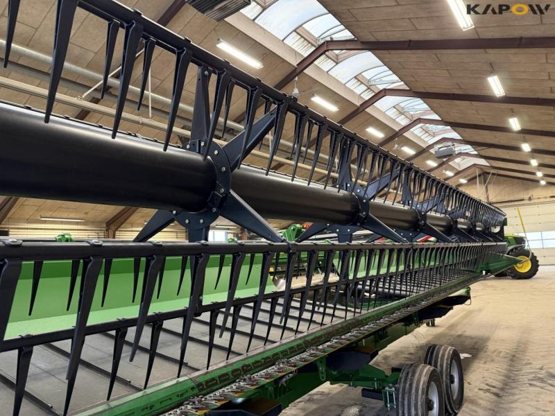 John Deere T660i combine with 30ft draper header 107