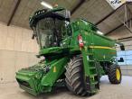 John Deere T660i combine with 30ft draper header 1