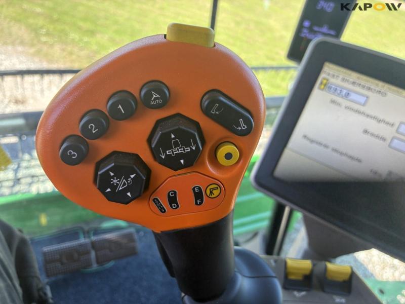 John Deere W660i combine harvester 51