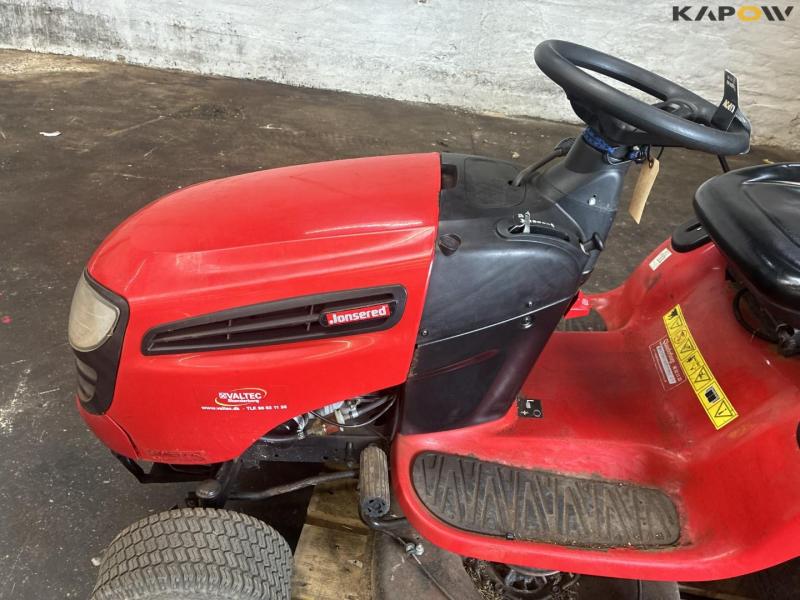 Jonsered LT2217A lawn tractor 13