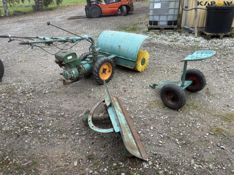 JRUS tool carrier with broom, scraper and sulky 5